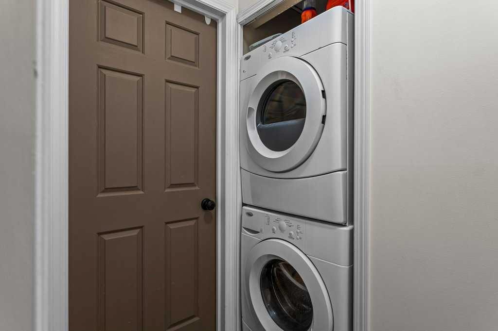 211-176 Kananaskis Way, Canmore, AB - Indoor Photo Showing Laundry Room