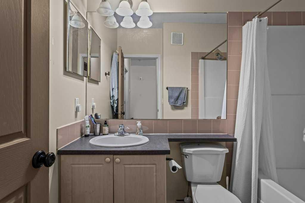 211-176 Kananaskis Way, Canmore, AB - Indoor Photo Showing Bathroom
