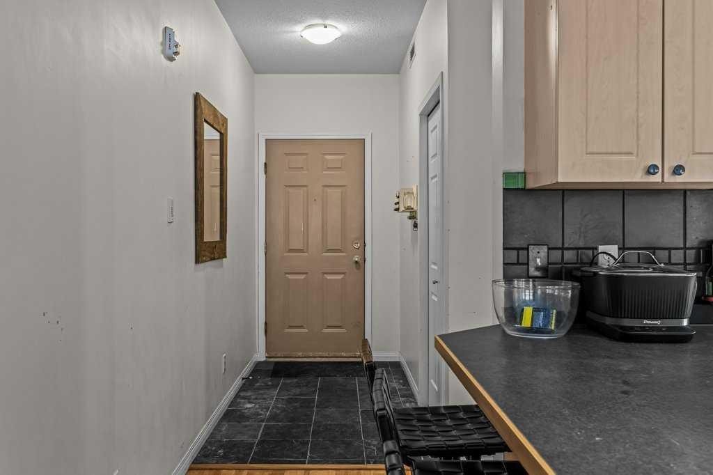 211-176 Kananaskis Way, Canmore, AB - Indoor Photo Showing Other Room