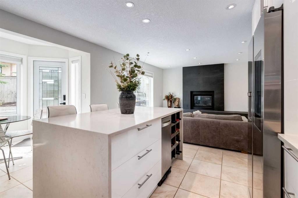 117 Straddock Terrace Sw, Calgary, AB