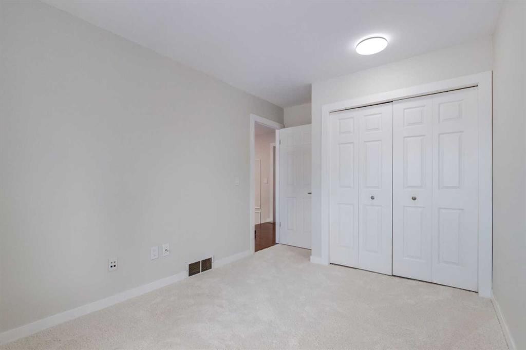 117 Straddock Terrace Sw, Calgary, AB