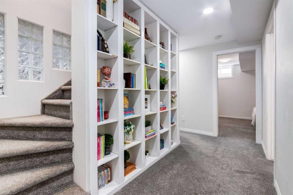 117 Straddock Terrace Sw, Calgary, AB