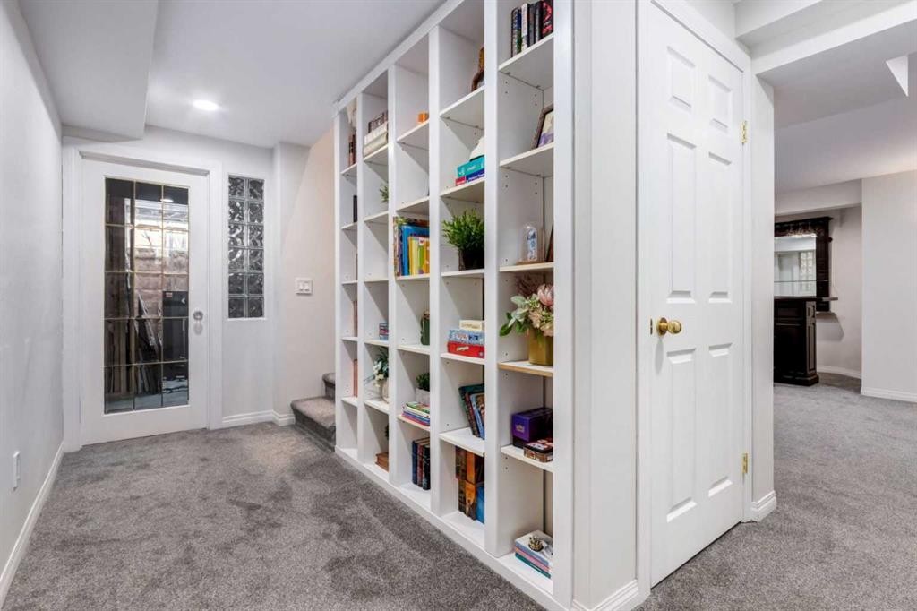 117 Straddock Terrace Sw, Calgary, AB
