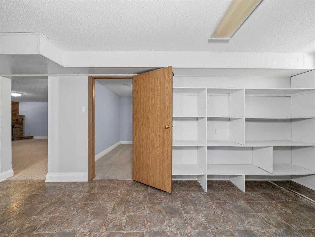 5123 Bulyea Road Nw, Calgary, AB - Indoor Photo Showing Other Room