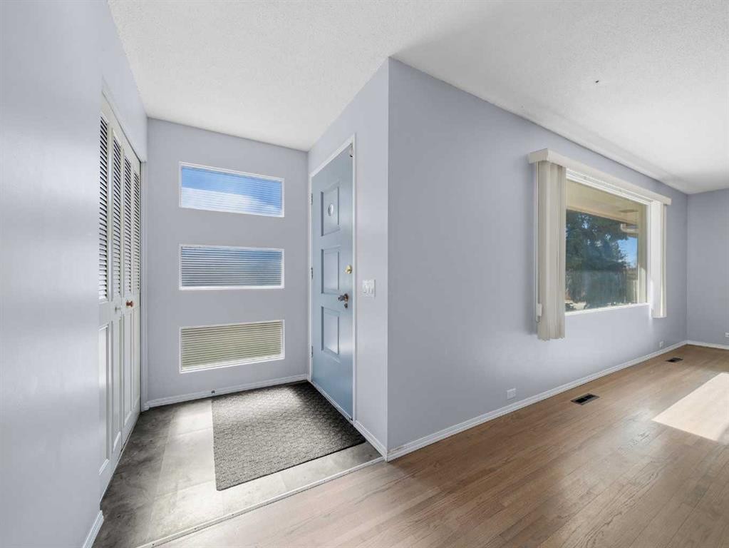 5123 Bulyea Road Nw, Calgary, AB - Indoor Photo Showing Other Room