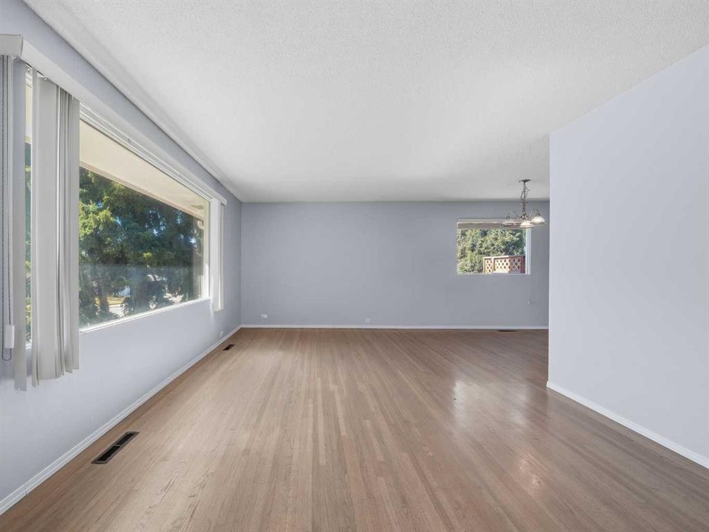 5123 Bulyea Road Nw, Calgary, AB - Indoor Photo Showing Other Room
