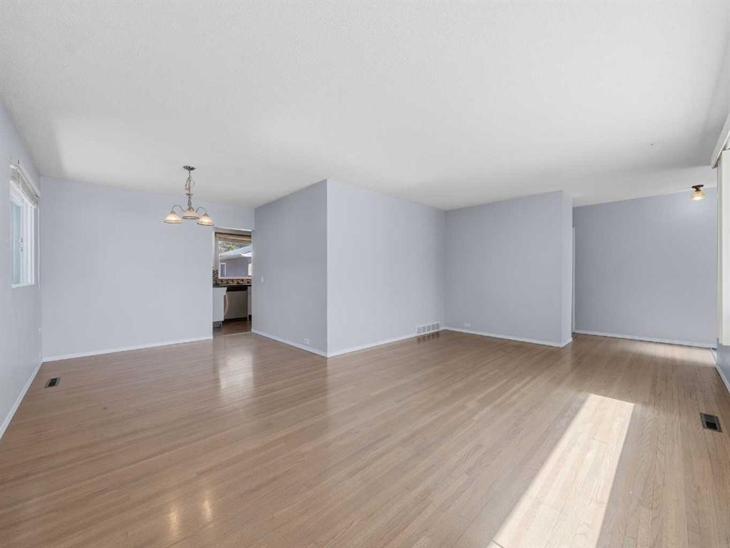 5123 Bulyea Road Nw, Calgary, AB - Indoor Photo Showing Other Room
