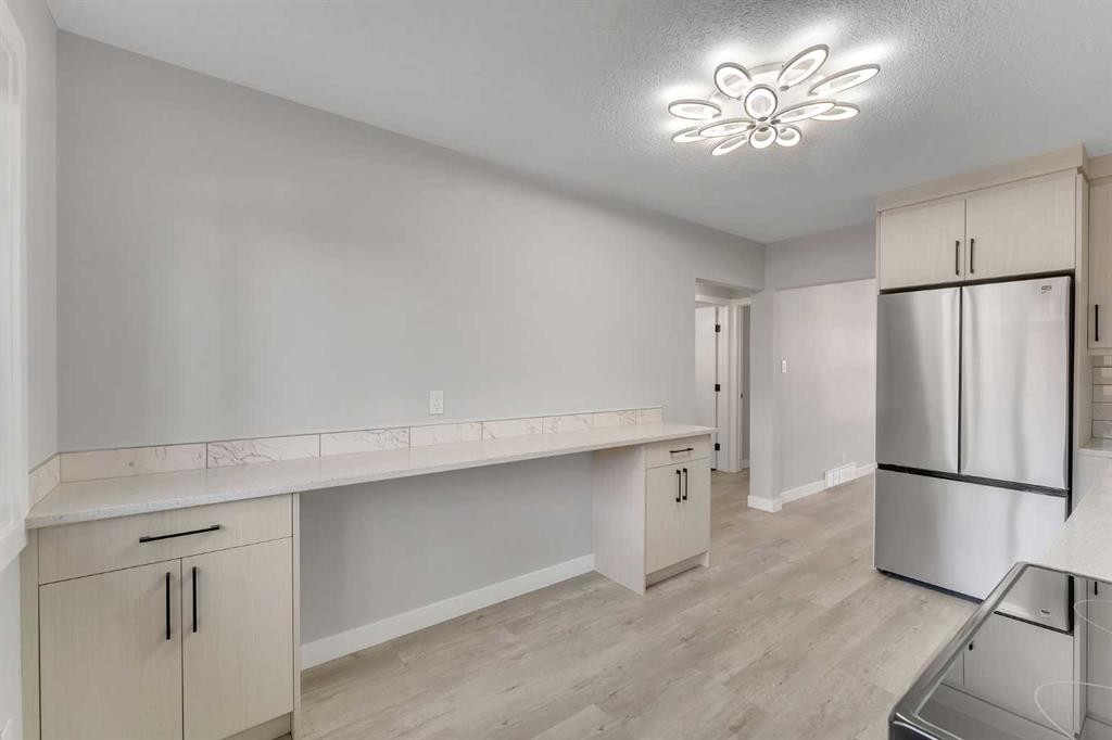 853 Northmount Drive Nw, Calgary, AB - Indoor