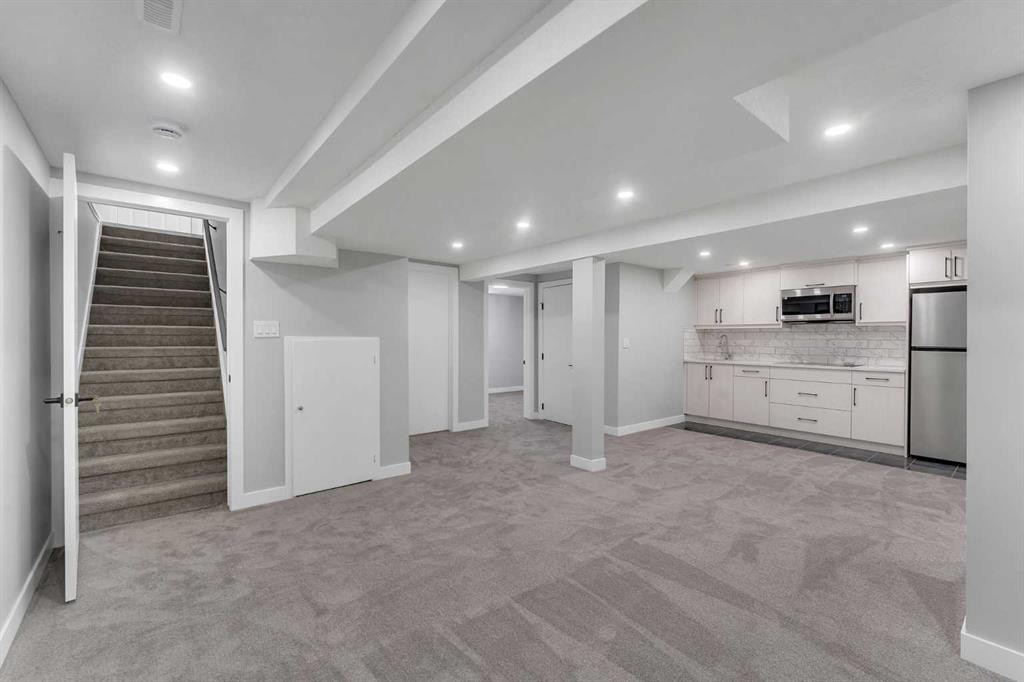 853 Northmount Drive Nw, Calgary, AB - Indoor