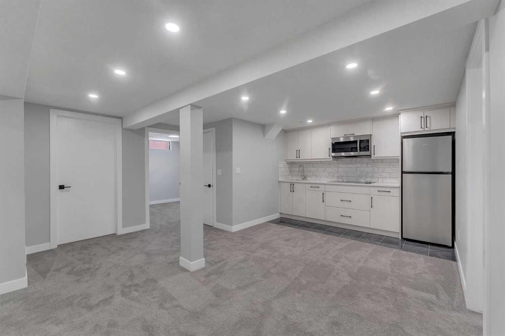 853 Northmount Drive Nw, Calgary, AB - Indoor