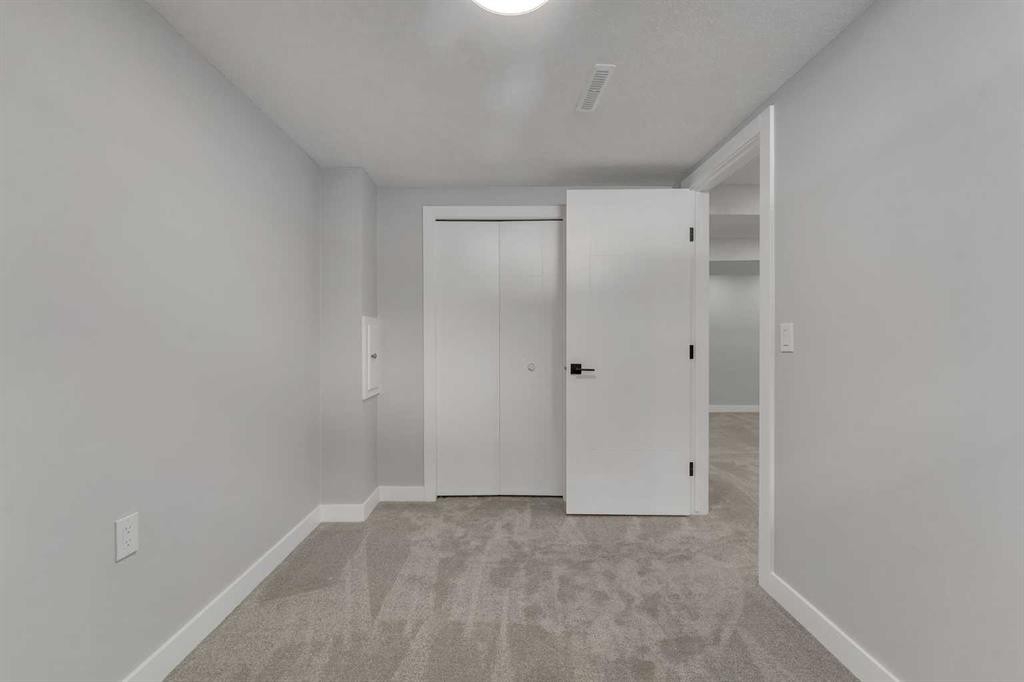 853 Northmount Drive Nw, Calgary, AB - Indoor Photo Showing Other Room