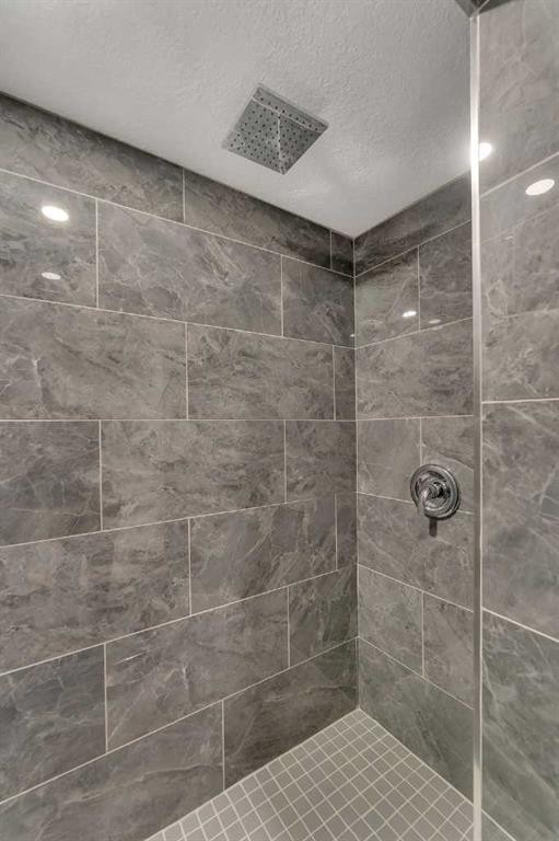 853 Northmount Drive Nw, Calgary, AB - Indoor Photo Showing Bathroom