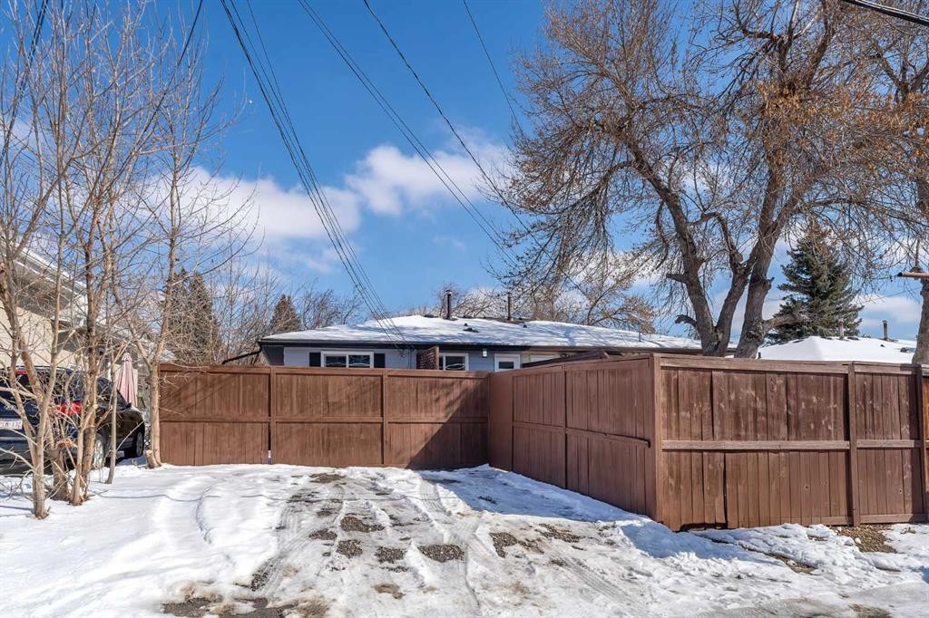 853 Northmount Drive Nw, Calgary, AB - Outdoor