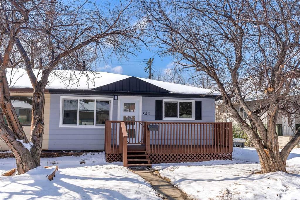 853 Northmount Drive Nw, Calgary, AB - Outdoor