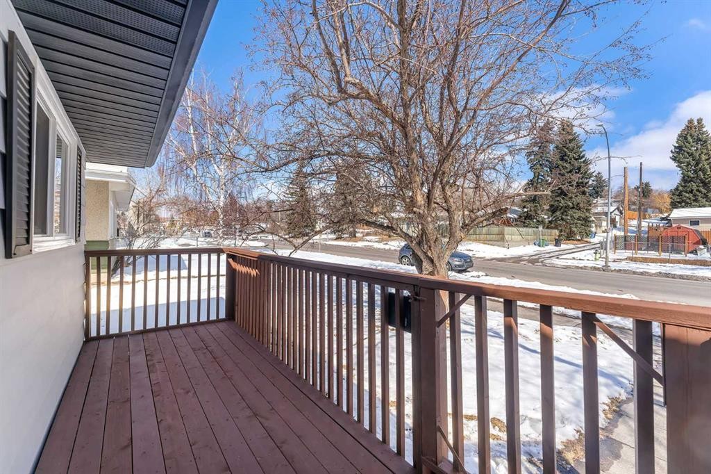 853 Northmount Drive Nw, Calgary, AB - Outdoor