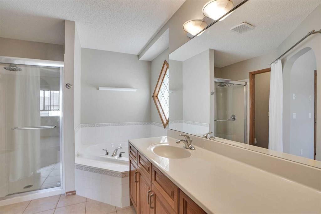 50 Cranfield Crescent Se, Calgary, AB - Indoor Photo Showing Bathroom