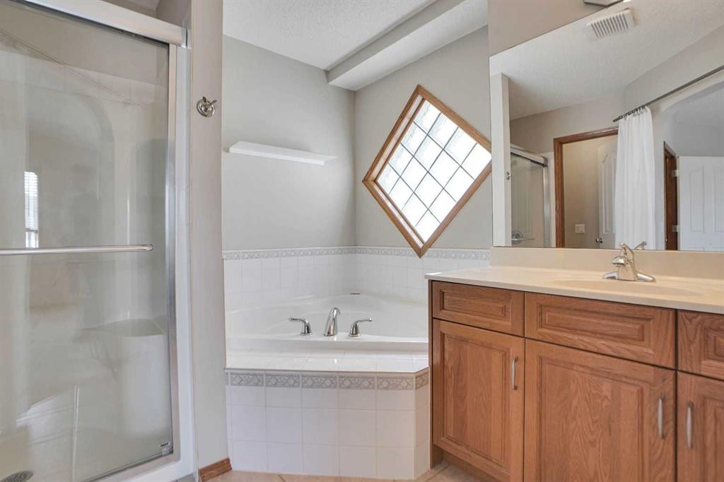 50 Cranfield Crescent Se, Calgary, AB - Indoor Photo Showing Bathroom