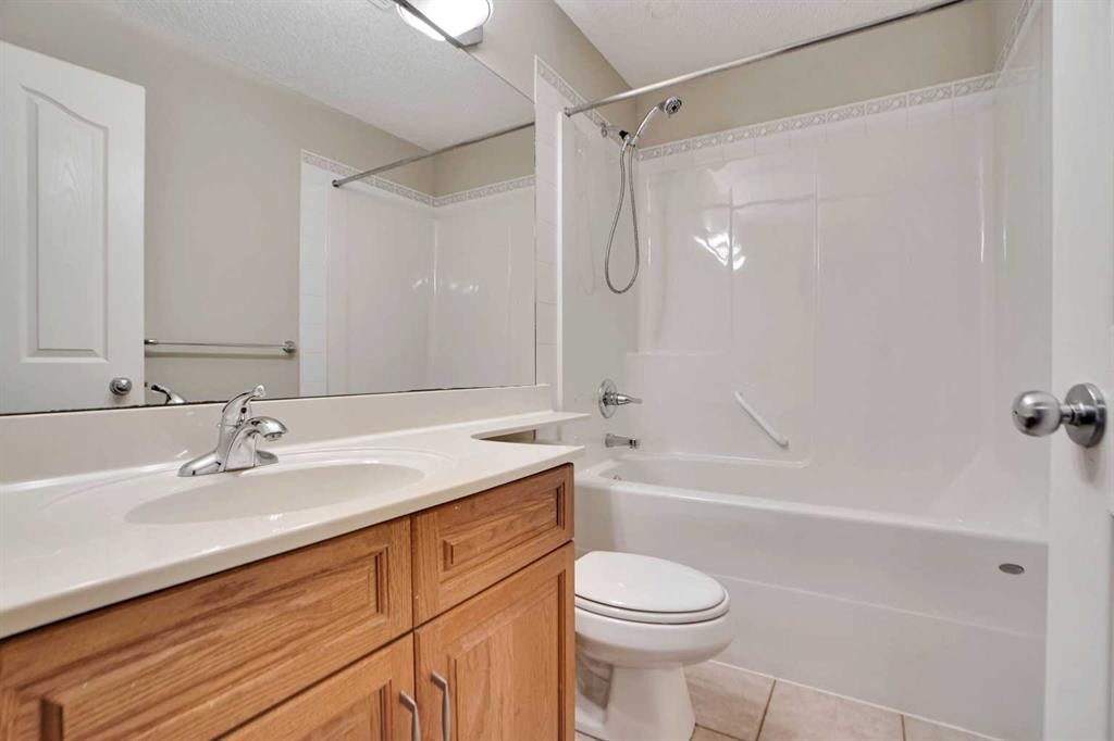 50 Cranfield Crescent Se, Calgary, AB - Indoor Photo Showing Bathroom