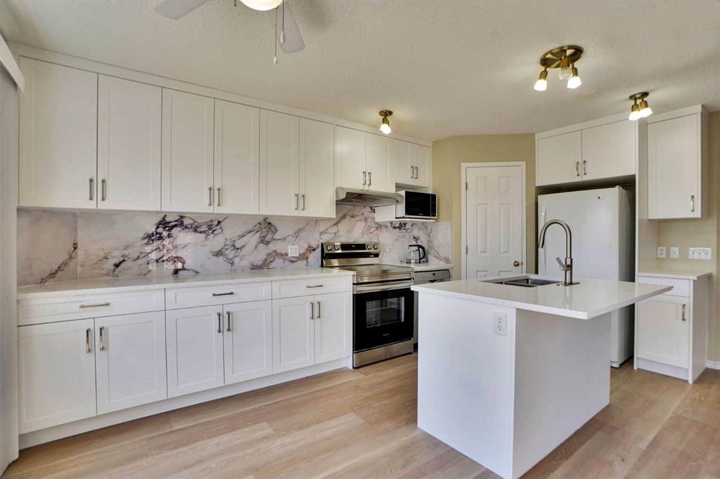 6 Somerset Close Sw, Calgary, AB - Indoor Photo Showing Kitchen With Upgraded Kitchen