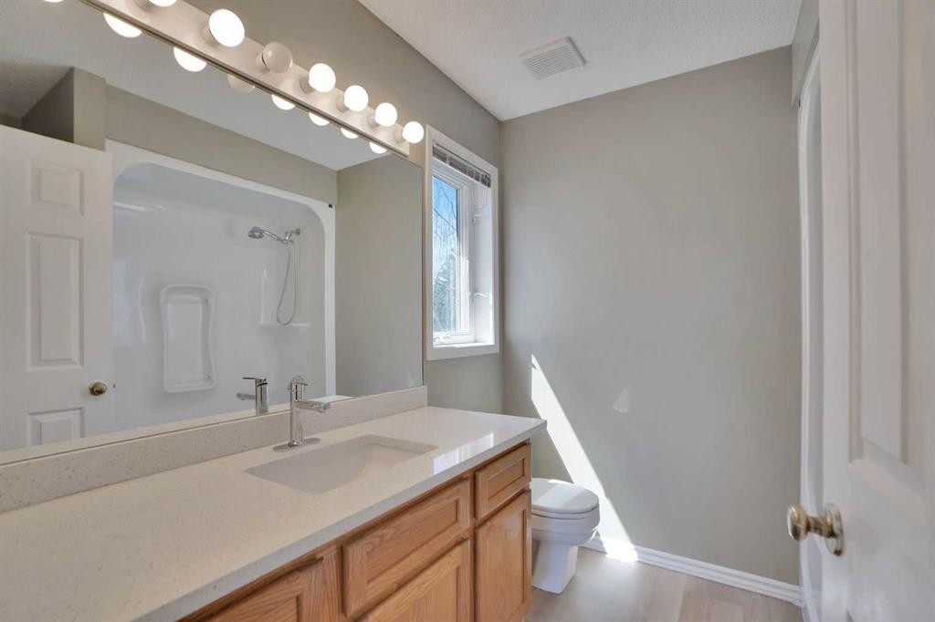 6 Somerset Close Sw, Calgary, AB - Indoor Photo Showing Bathroom