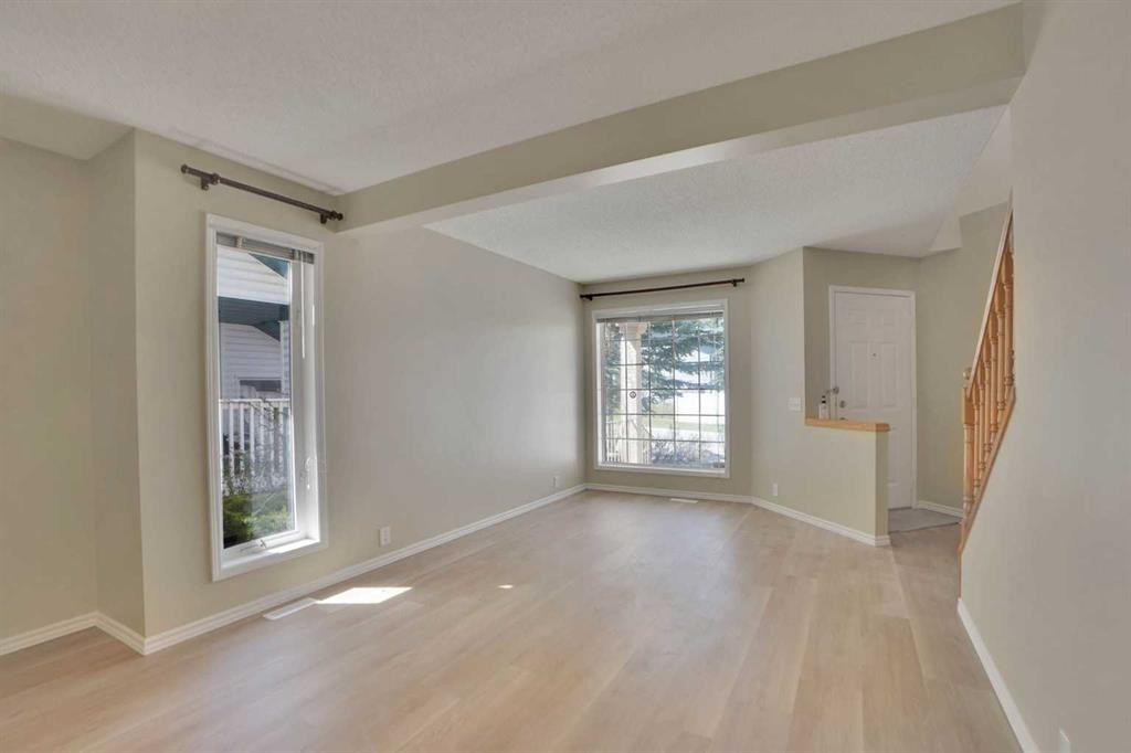 6 Somerset Close Sw, Calgary, AB - Indoor Photo Showing Other Room