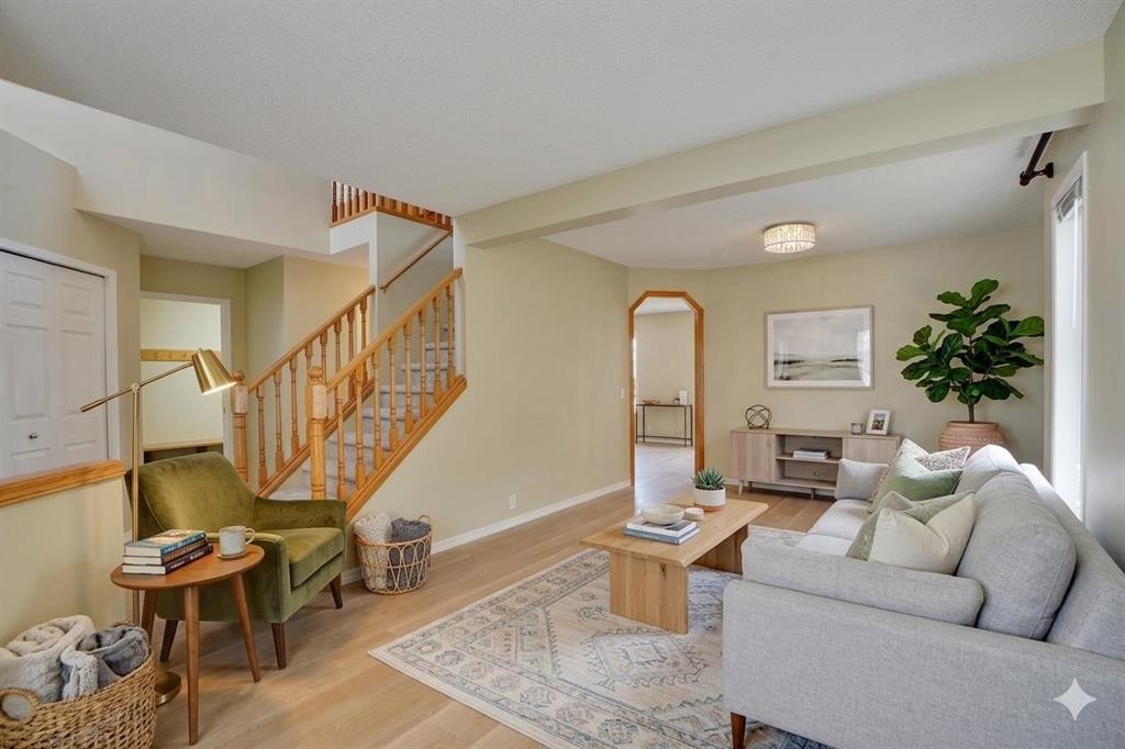 6 Somerset Close Sw, Calgary, AB - Indoor Photo Showing Living Room