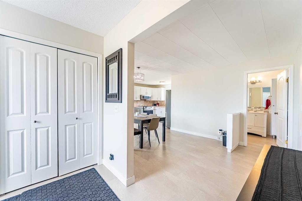 370 16 Avenue, Diamond Valley, AB - Indoor