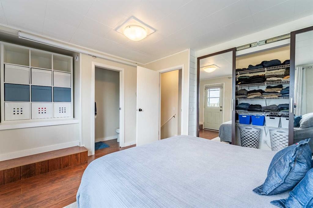 370 16 Avenue, Diamond Valley, AB - Indoor Photo Showing Bedroom