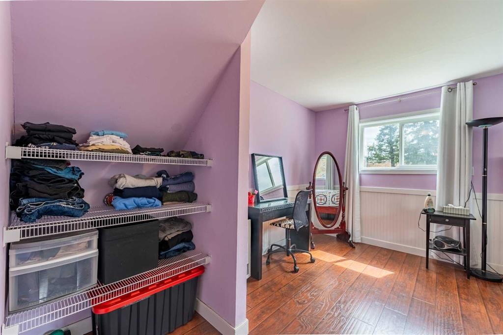 370 16 Avenue, Diamond Valley, AB - Indoor
