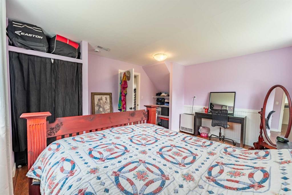 370 16 Avenue, Diamond Valley, AB - Indoor Photo Showing Bedroom