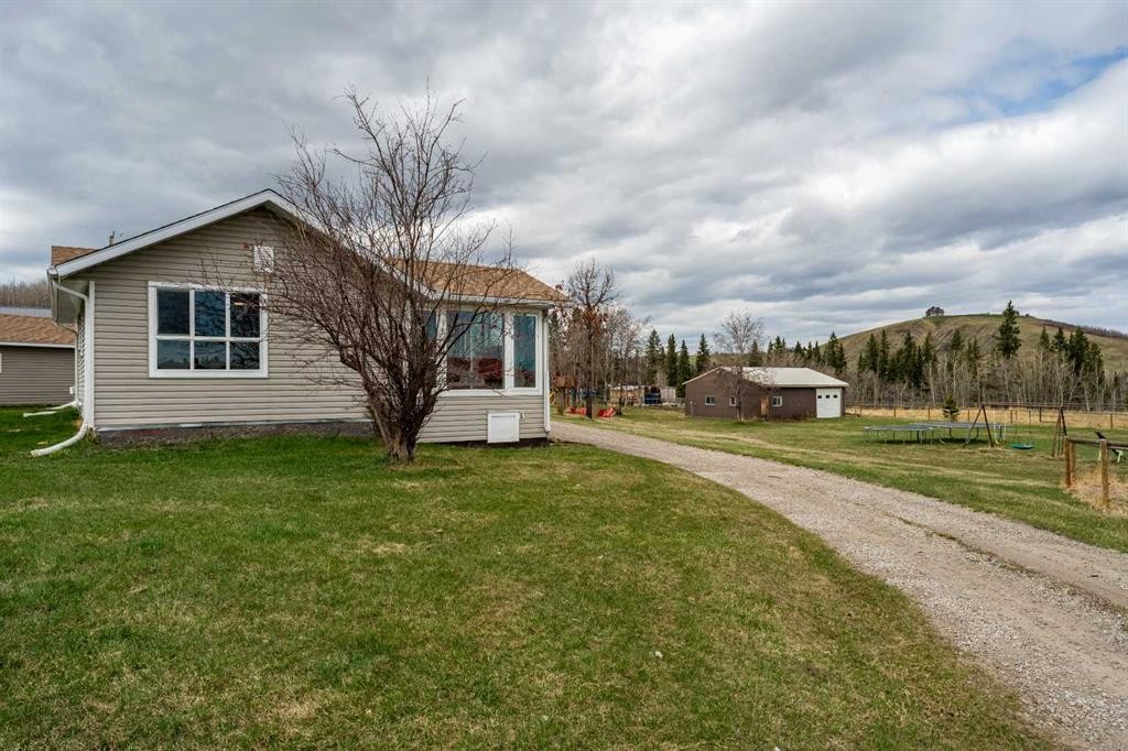 370 16 Avenue, Diamond Valley, AB - Outdoor