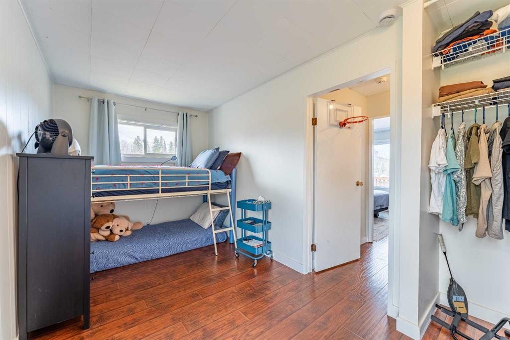 370 16 Avenue, Diamond Valley, AB - Indoor