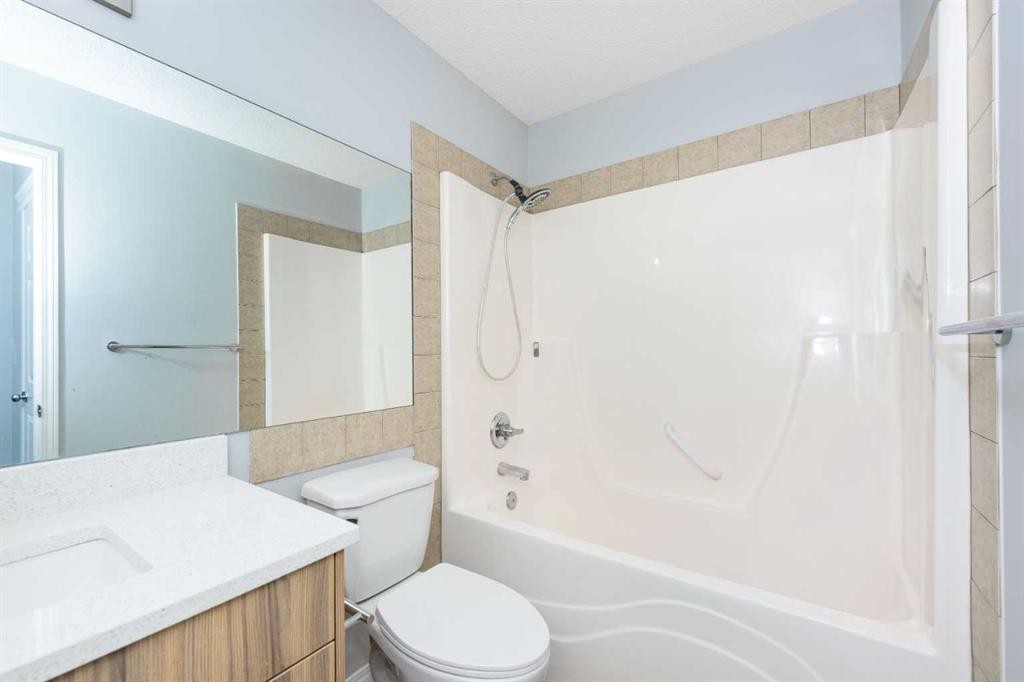 8454 Saddleridge Drive Ne, Calgary, AB - Indoor Photo Showing Bathroom