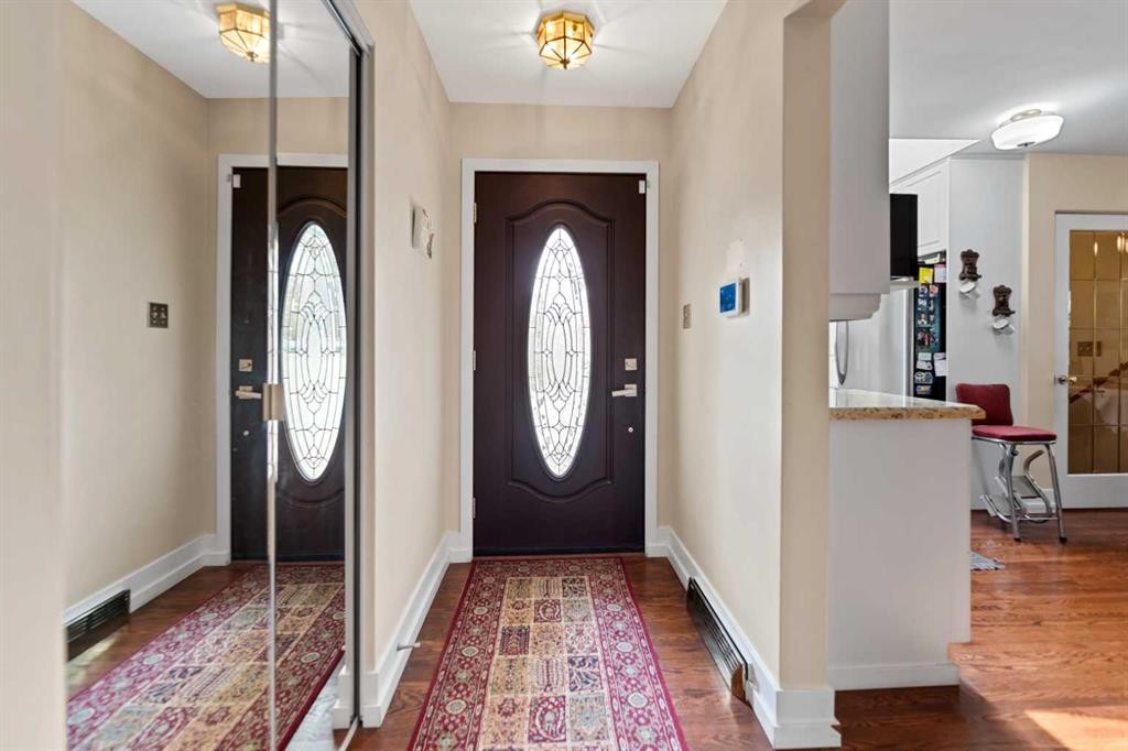 55 Kelvin Place Sw, Calgary, AB - Indoor Photo Showing Other Room