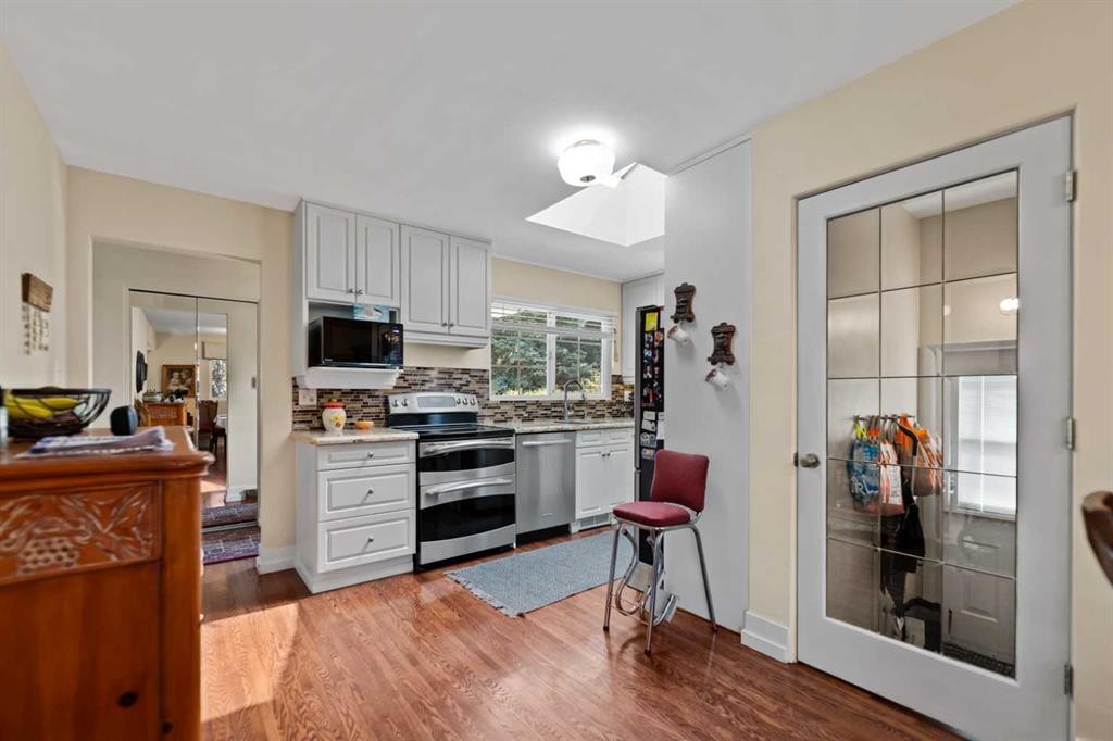 55 Kelvin Place Sw, Calgary, AB - Indoor Photo Showing Kitchen