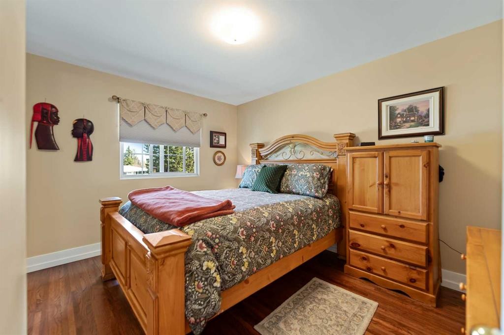 55 Kelvin Place Sw, Calgary, AB - Indoor Photo Showing Bedroom