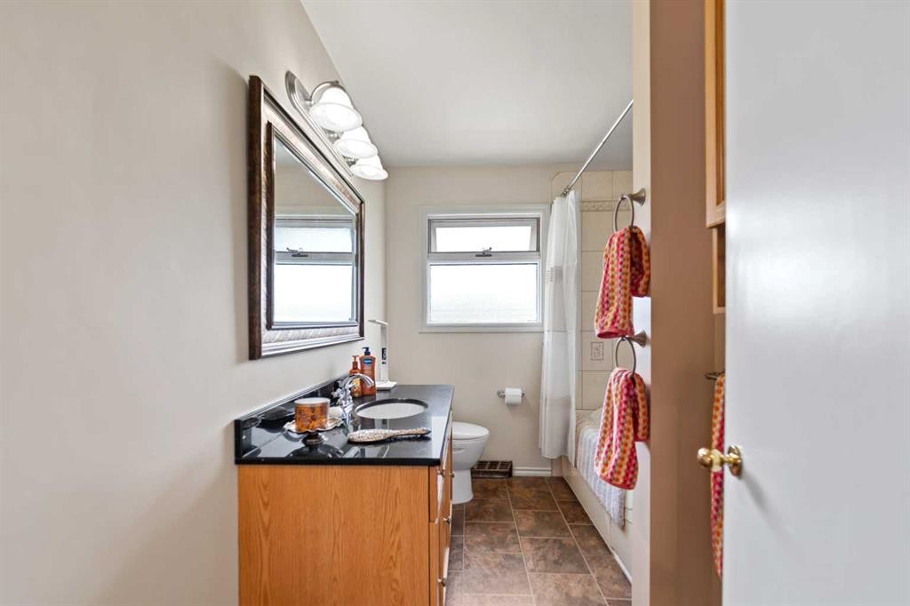55 Kelvin Place Sw, Calgary, AB - Indoor Photo Showing Other Room