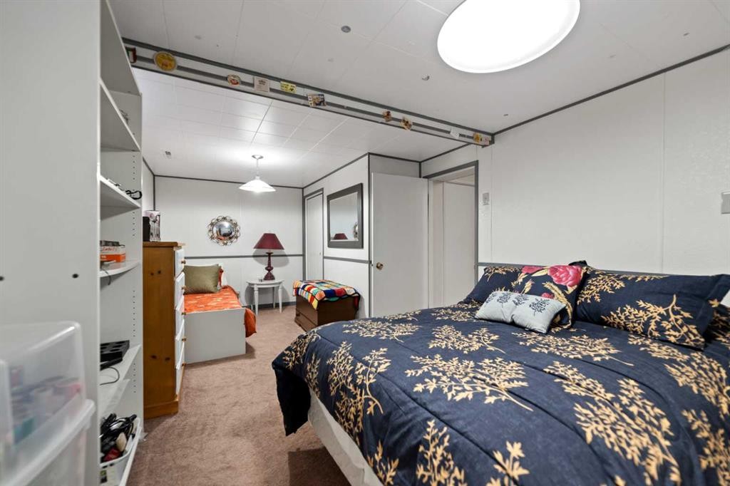 55 Kelvin Place Sw, Calgary, AB - Indoor Photo Showing Bedroom