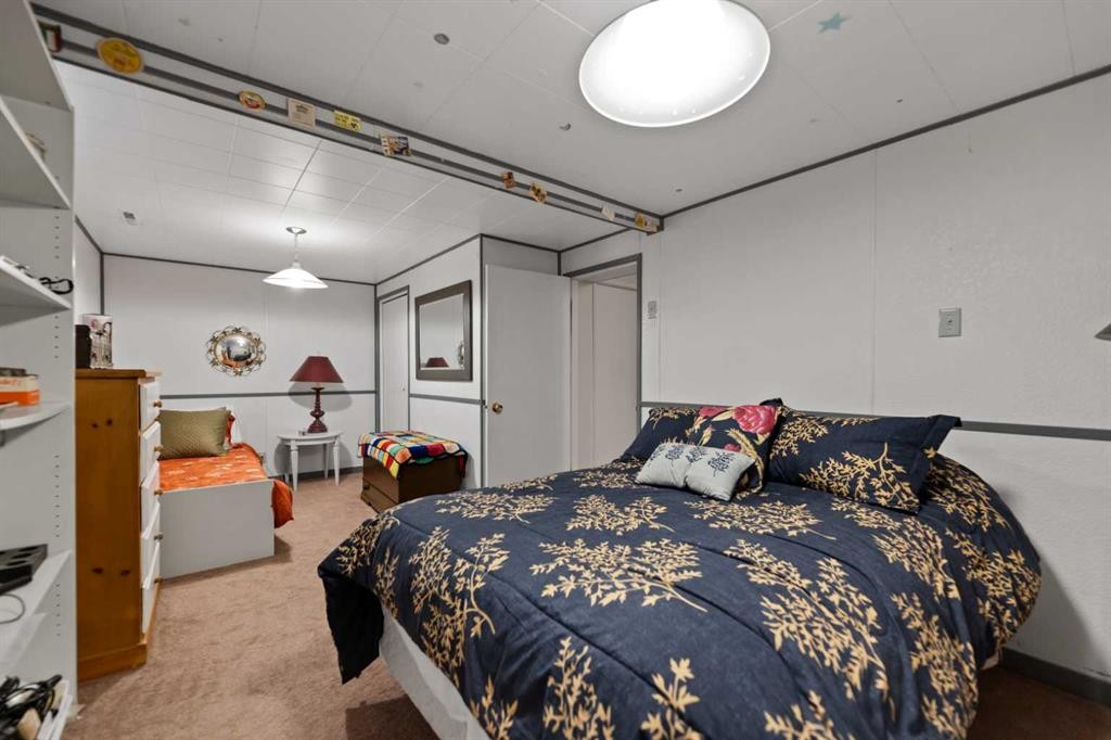 55 Kelvin Place Sw, Calgary, AB - Indoor Photo Showing Bedroom
