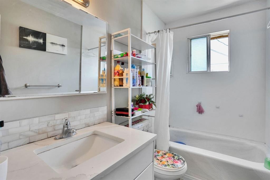 43 Maranda Close Ne, Calgary, AB - Indoor Photo Showing Bathroom