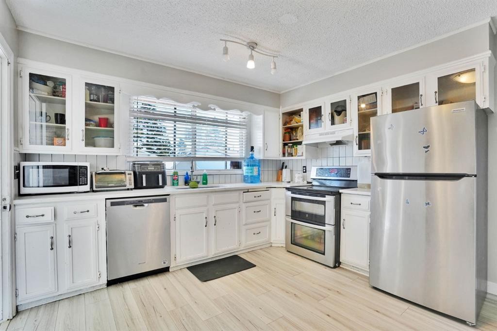 43 Maranda Close Ne, Calgary, AB - Indoor Photo Showing Kitchen