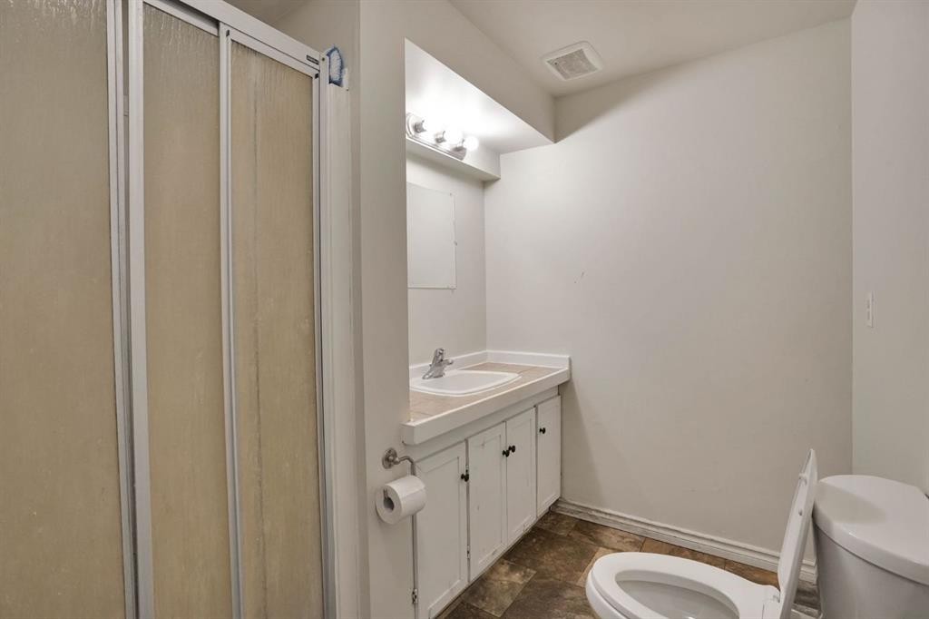 43 Maranda Close Ne, Calgary, AB - Indoor Photo Showing Bathroom