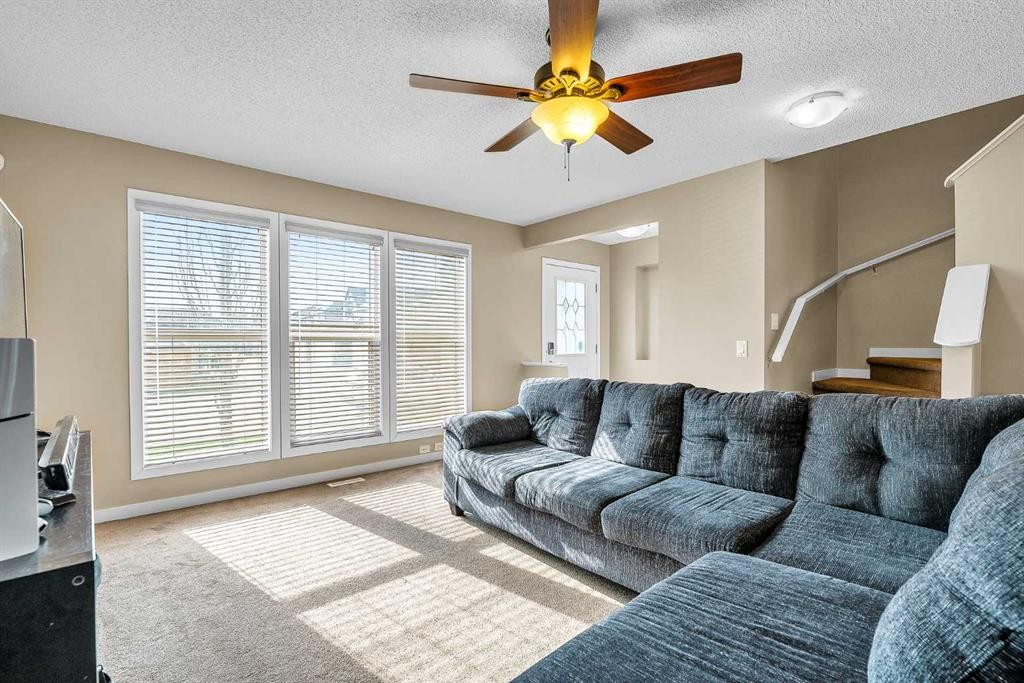 176 Skyview Point Green Ne, Calgary, AB - Indoor Photo Showing Living Room