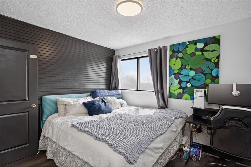 1 Templemont Road Ne, Calgary, AB - Indoor Photo Showing Bedroom