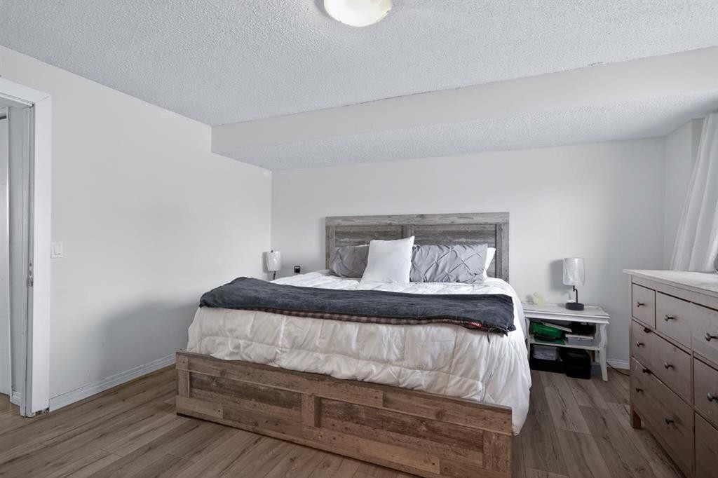 1 Templemont Road Ne, Calgary, AB - Indoor Photo Showing Bedroom