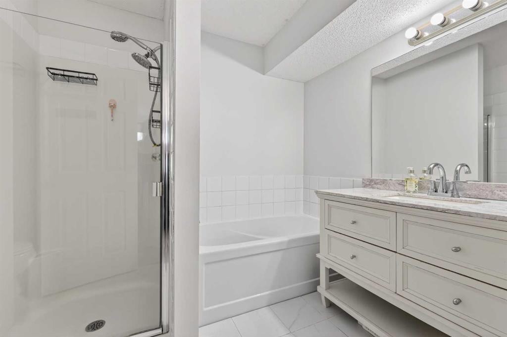 112 Chaparral Circle Se, Calgary, AB - Indoor Photo Showing Bathroom