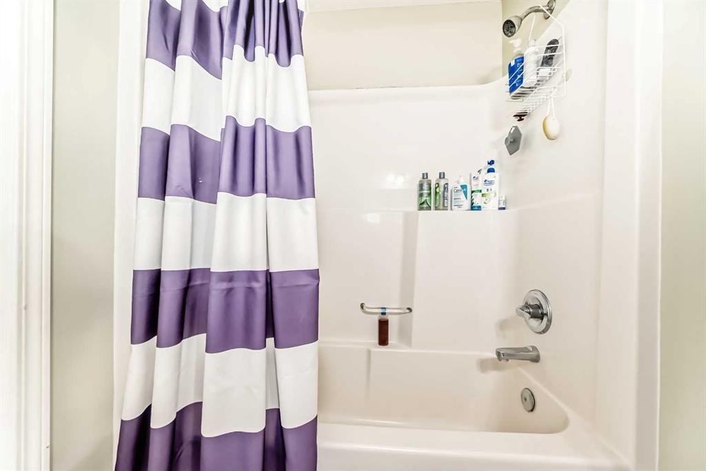 205-20 Panatella Landing Nw, Calgary, AB - Indoor Photo Showing Bathroom