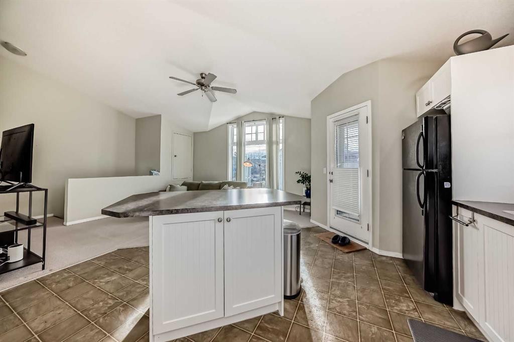 205-20 Panatella Landing Nw, Calgary, AB - Indoor Photo Showing Kitchen