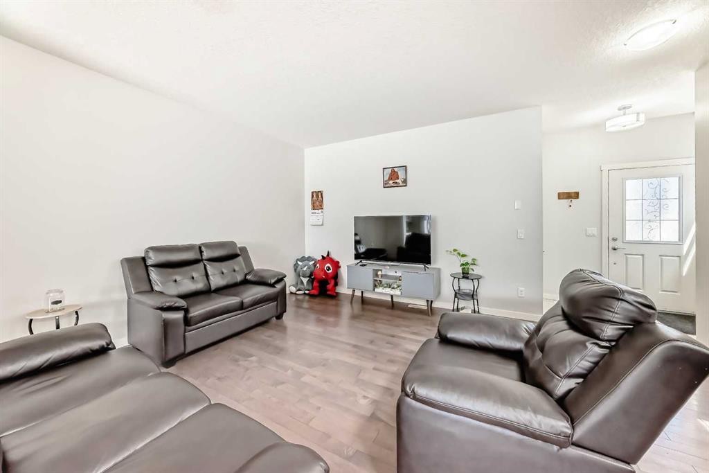 102 Saddlelake Terrace Ne, Calgary, AB - Indoor Photo Showing Living Room