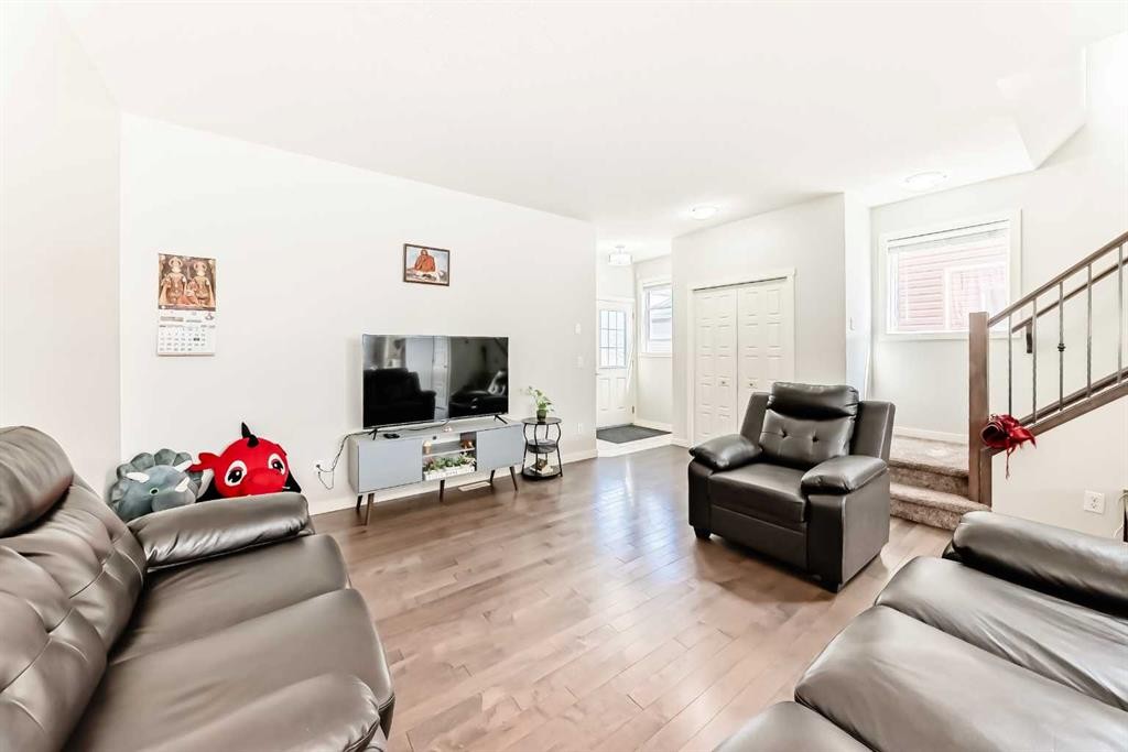 102 Saddlelake Terrace Ne, Calgary, AB - Indoor Photo Showing Living Room